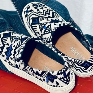TOMS, Embroidered Metallic Blue and Black Aztec design slip on Sneakers 760618